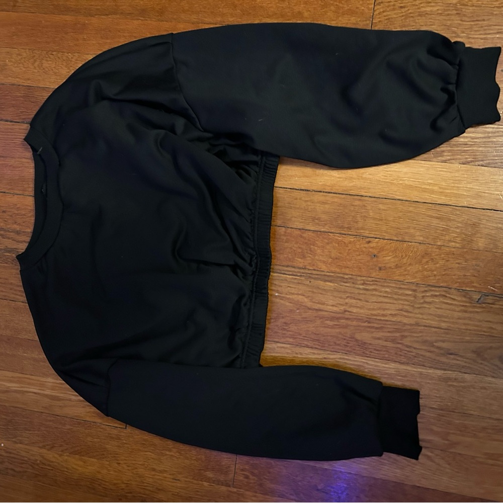 SHEIN Black Long Sleeve Crop Top